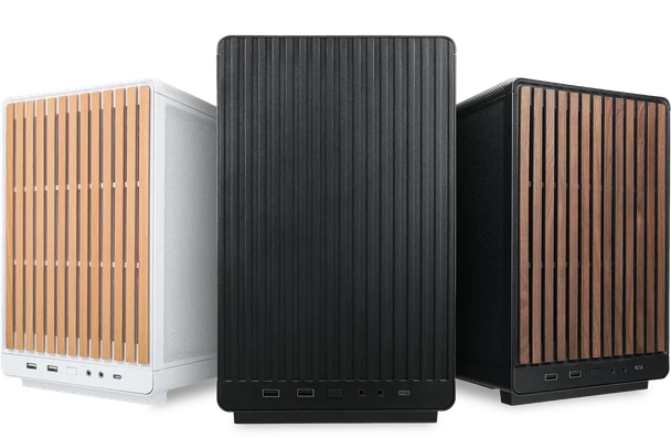 Trois PC de bureau ALTERNATE Home compacts avec boitiers en bois et noirs