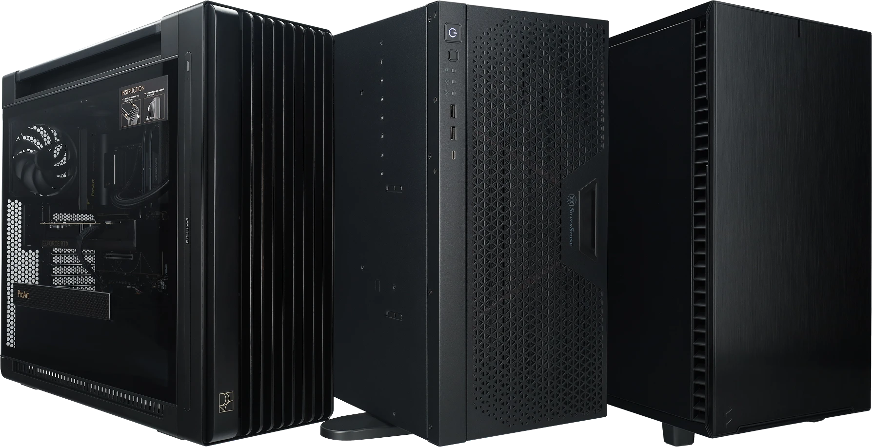 Trois PC workstation noirs côte à côte au design épuré et minimaliste; à gauche un modèle avec panneau latéral en verre et composants internes visibles.