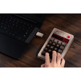 8BitDo Retro 18 Mechanical Numpad - C64 Edition, Pavé numérique Beige/gris, Kaih Box White switch V2, Double shot ABS keycaps, USB / 2,4 GHz / Bluetooth